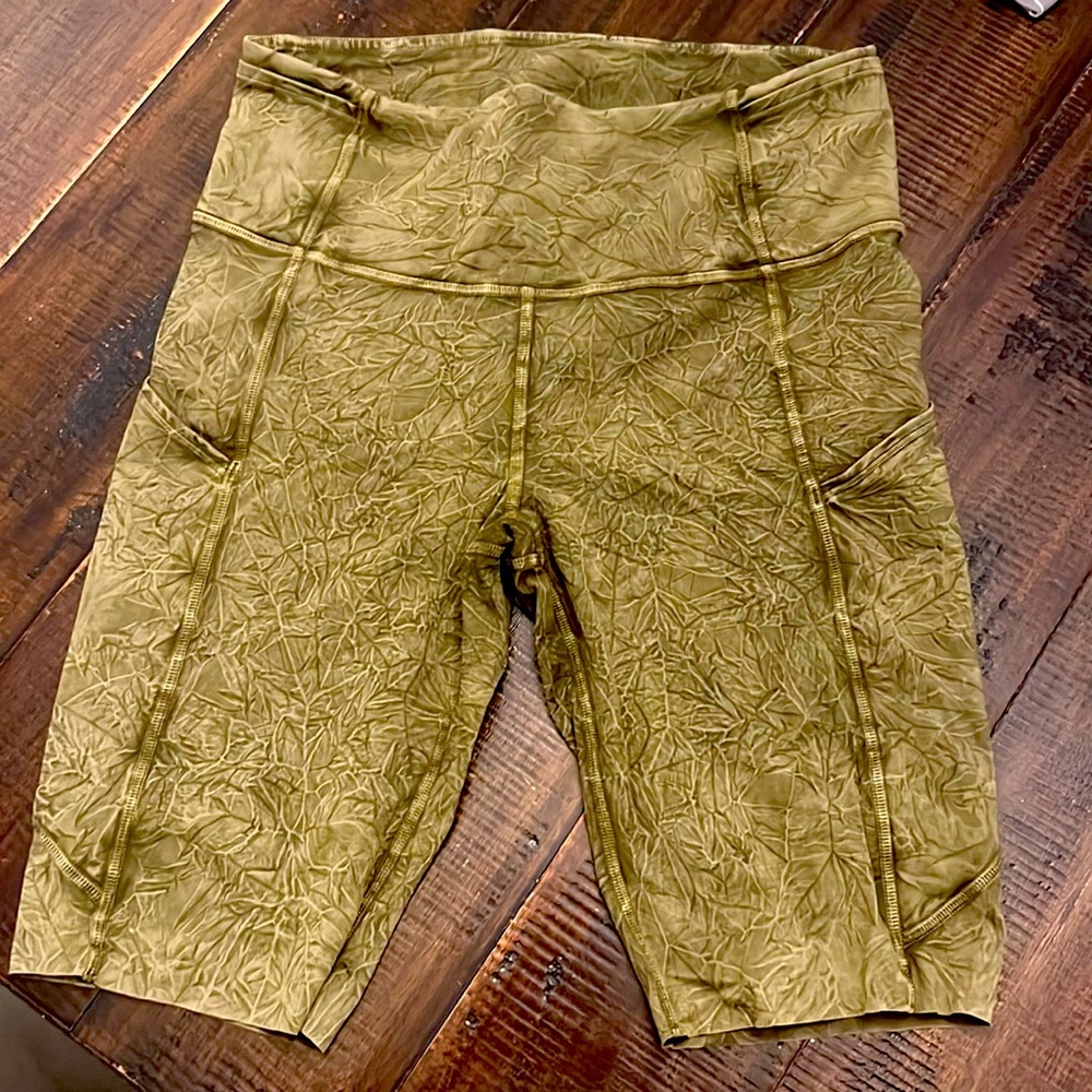 Lululemon size 8 green bike shorts